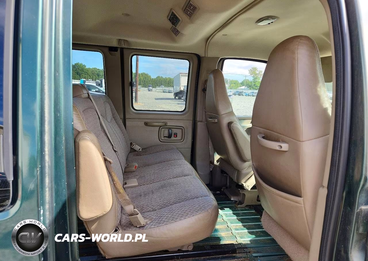 2004 Chevrolet Express G1500 VIN:1GNFG15T641116647 - 11