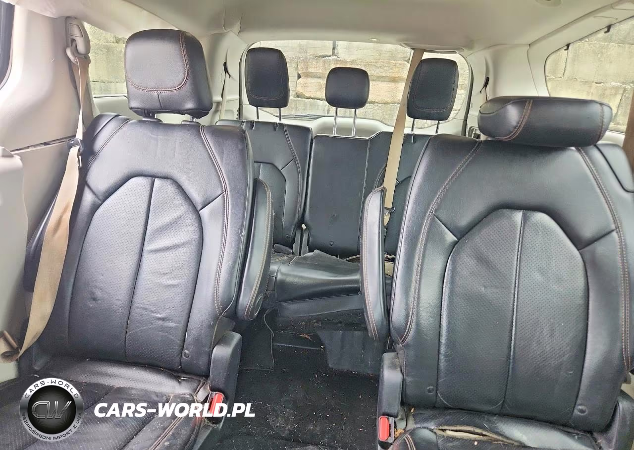 2019 Chrysler Pacifica Touring L VIN:2C4RC1BG5KR651602 - 10