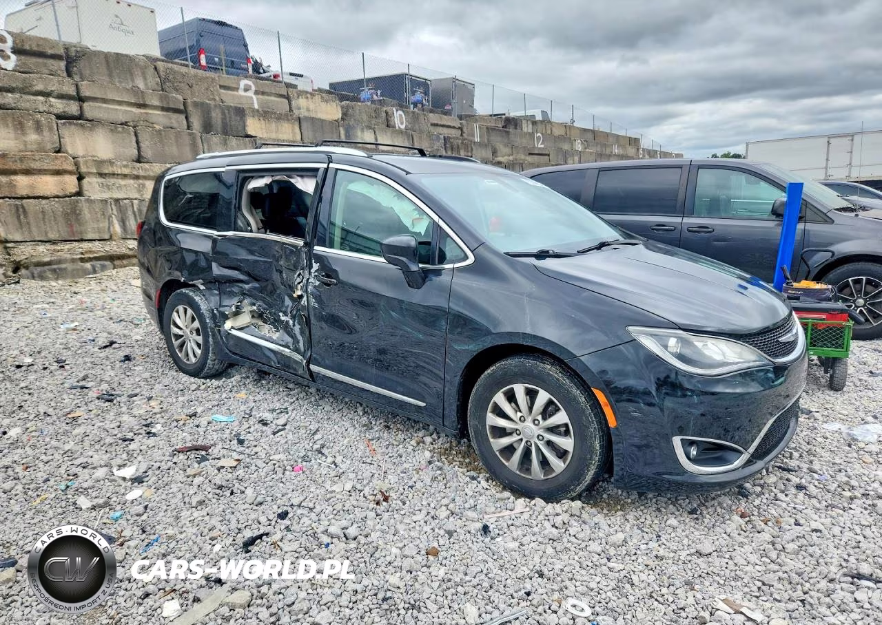 2019 Chrysler Pacifica Touring L VIN:2C4RC1BG5KR651602 - 4