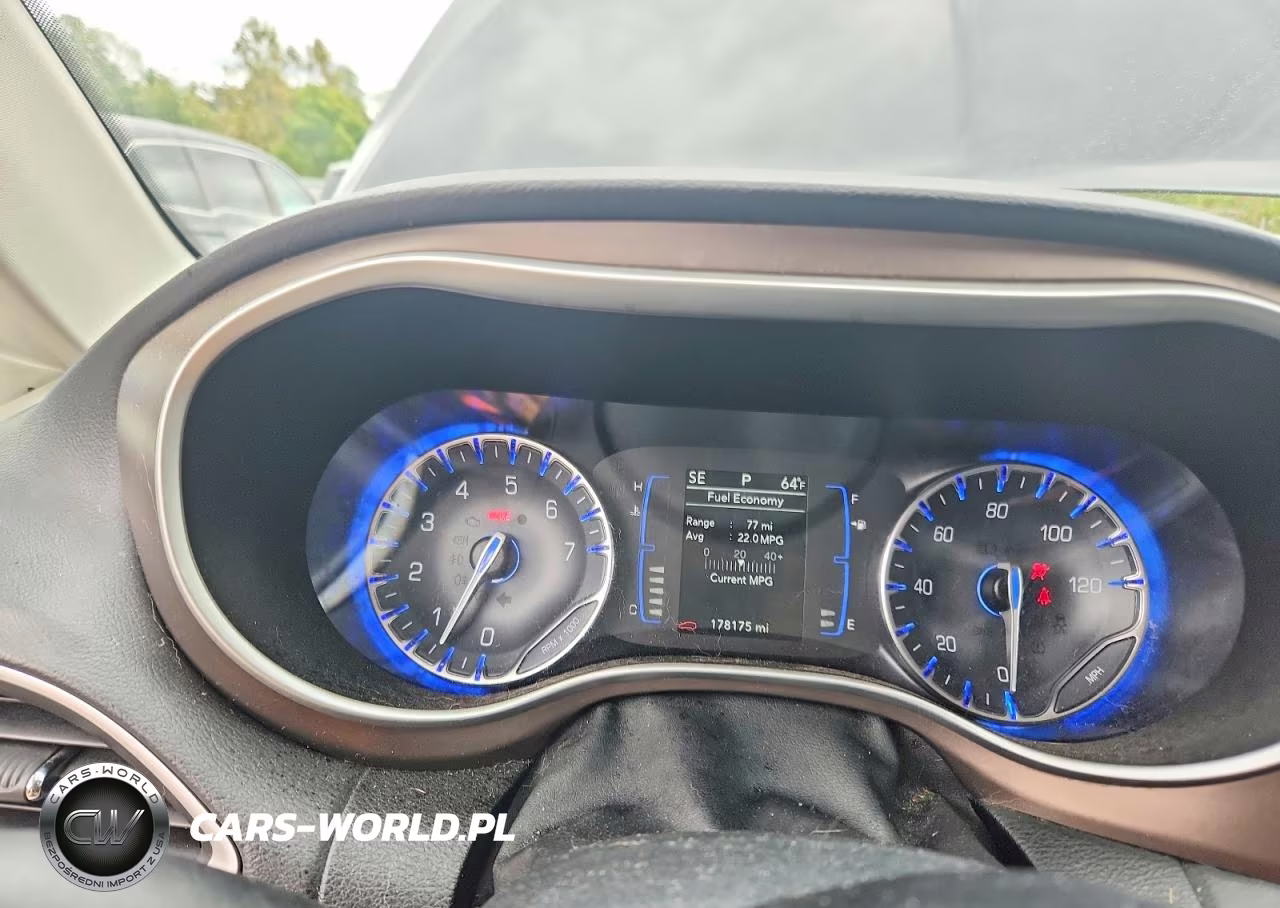 2019 Chrysler Pacifica Touring L VIN:2C4RC1BG5KR651602 - 9