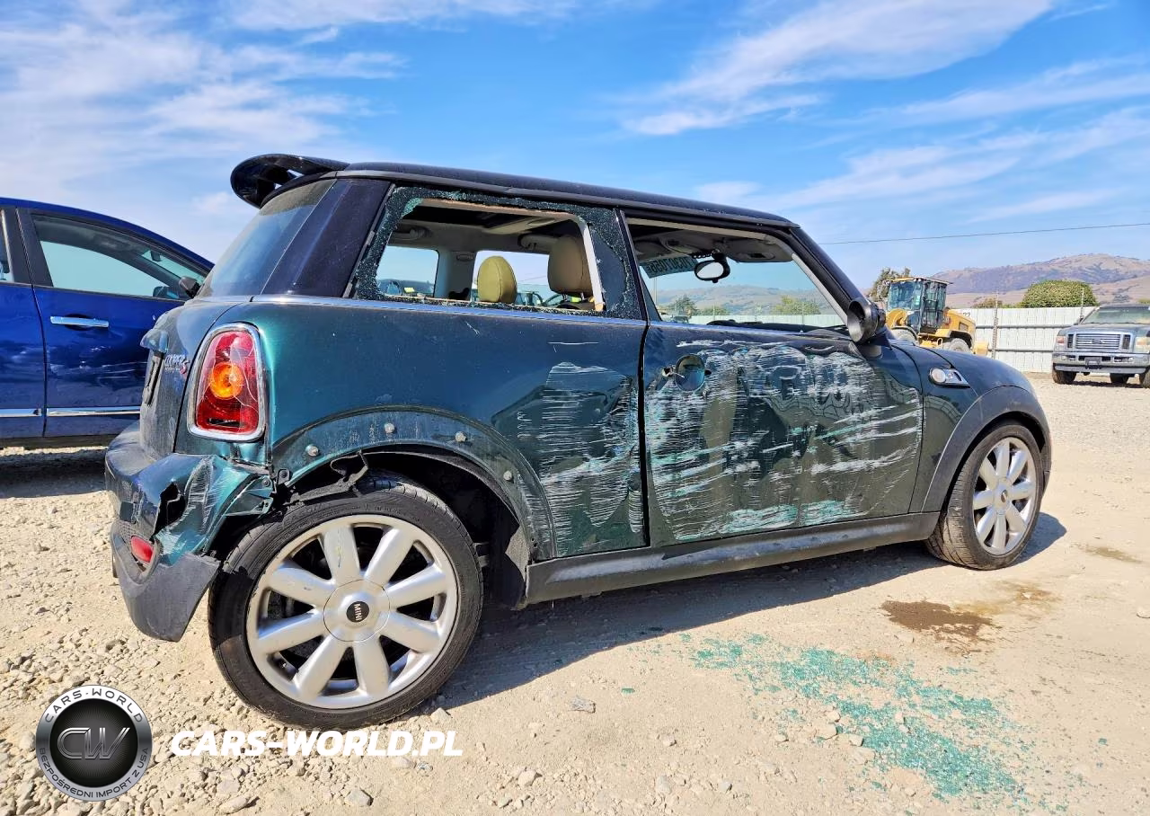 2008 Mini Cooper S VIN:WMWMF73598TV38705 - 3