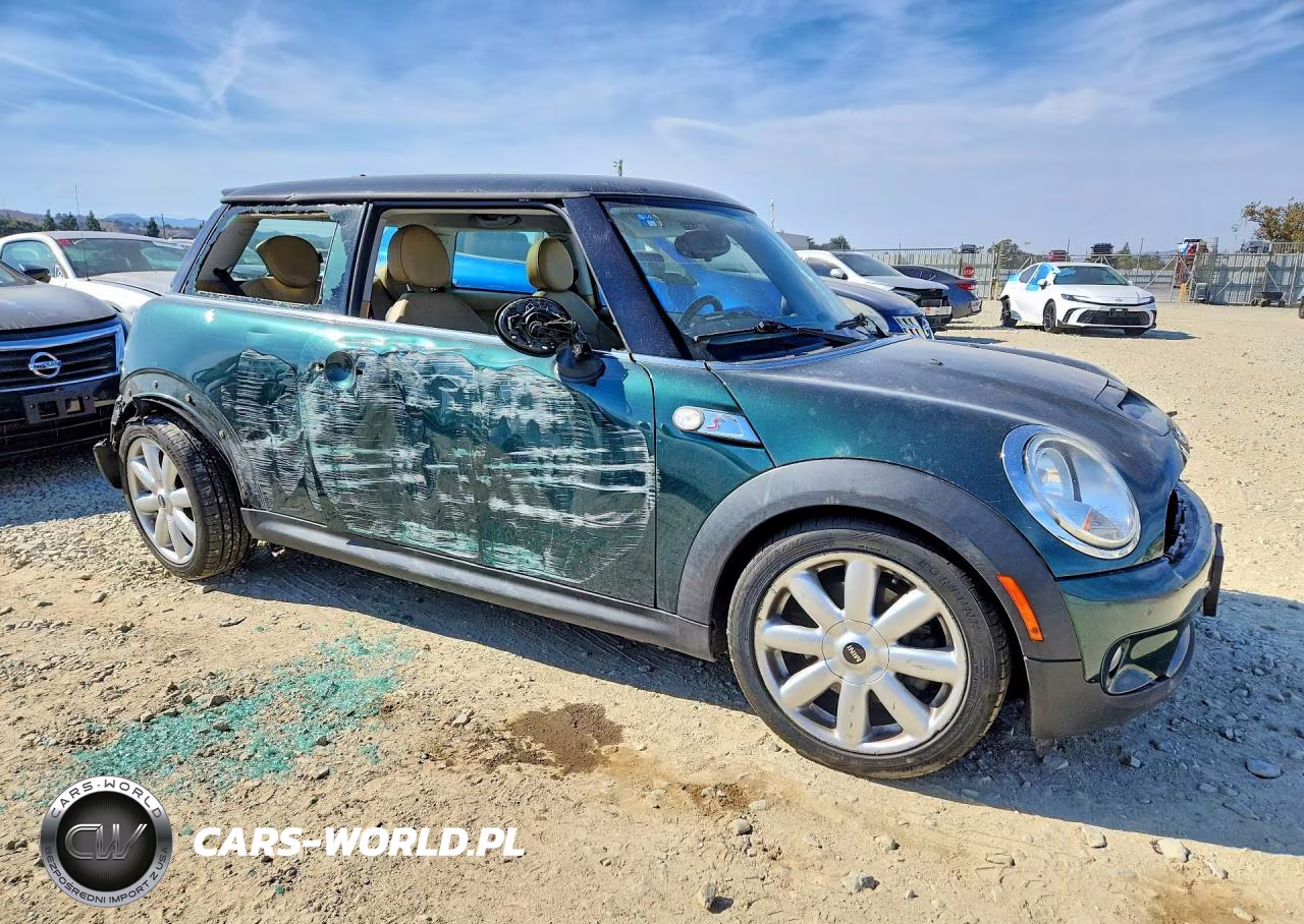 2008 Mini Cooper S VIN:WMWMF73598TV38705 - 4