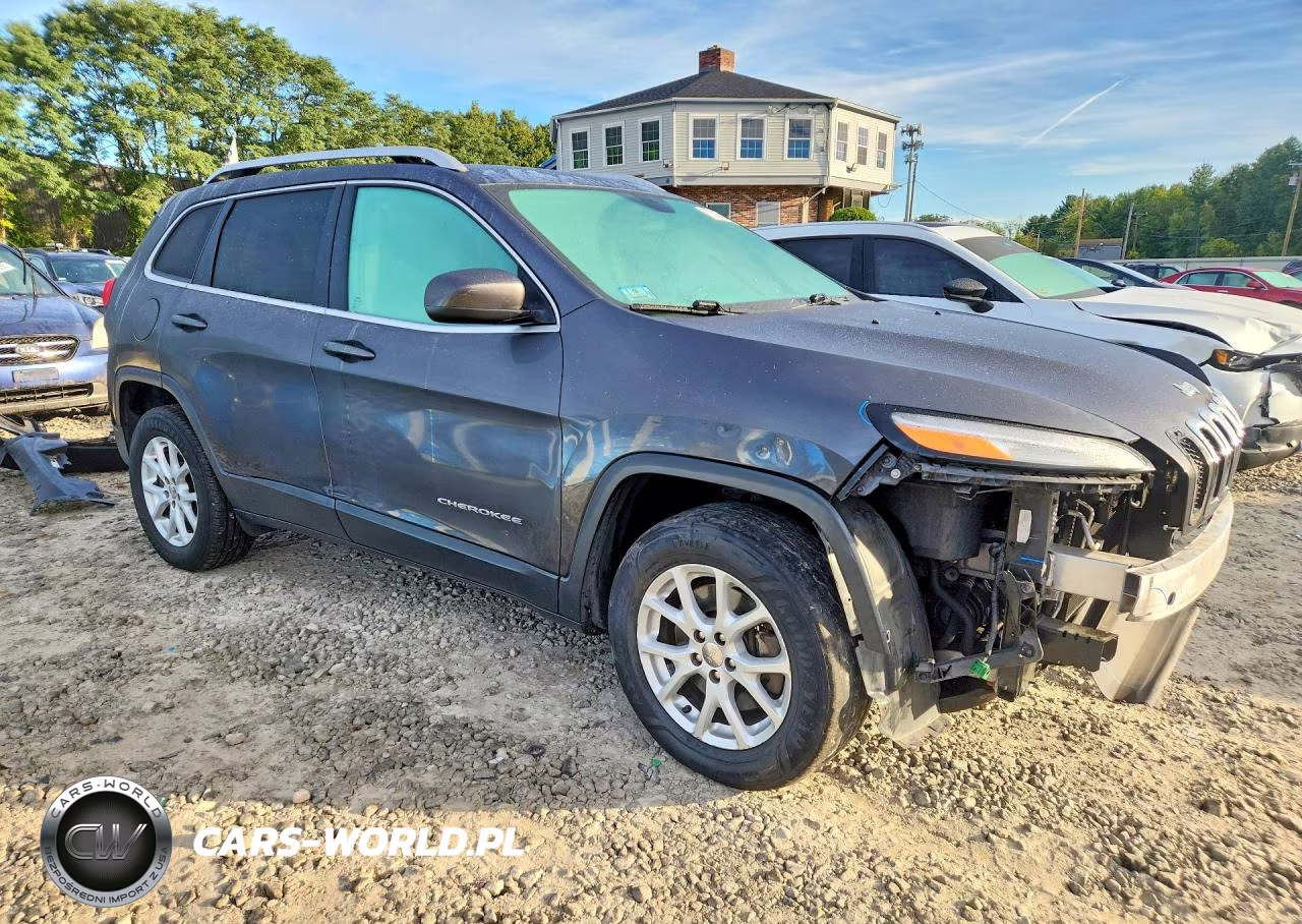 2017 Jeep Cherokee Latitude VIN:1C4PJMCB6HW564647 - 4