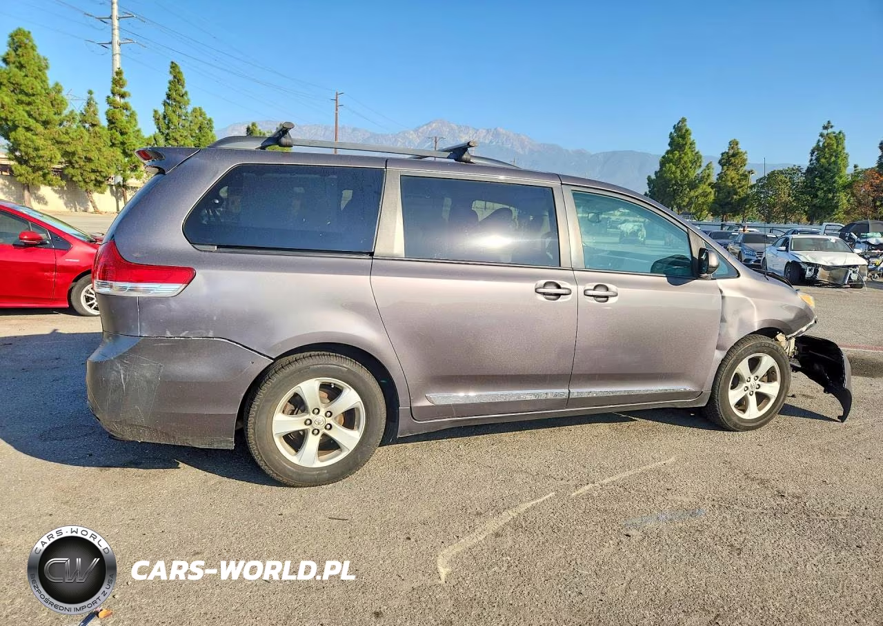 2014 Toyota Sienna Le VIN:5TDKK3DC2ES408433 - 3