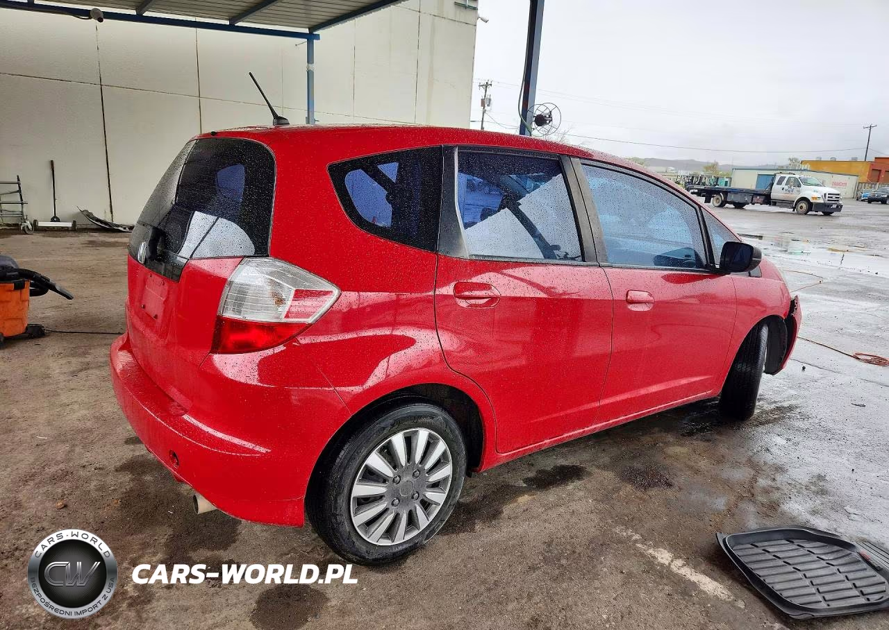 2011 Honda Fit VIN:JHMGE8H32BS008524 - 3