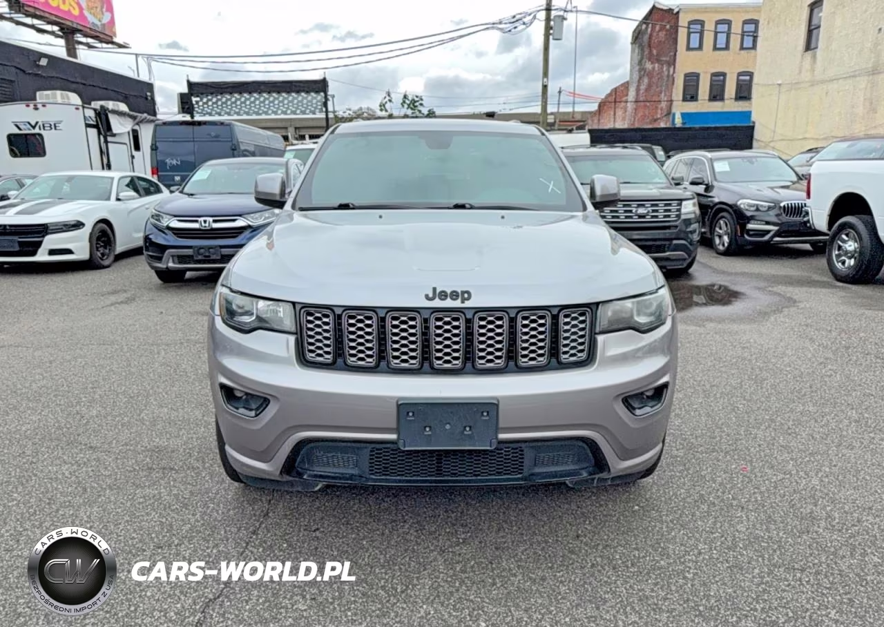 2018 Jeep Grand Cherokee Laredo VIN:1C4RJFAG4JC211706 - 11