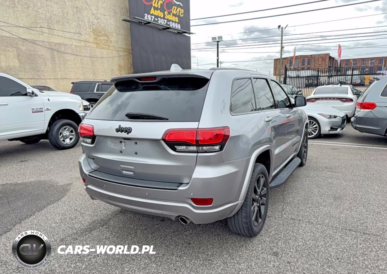 2018 Jeep Grand Cherokee Laredo VIN:1C4RJFAG4JC211706 - 4