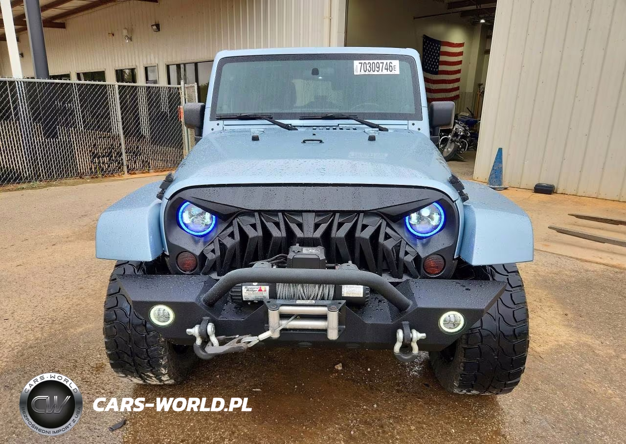 2012 Jeep Wrangler Unlimited Sahara VIN:1C4BJWEG6CL148655 - 5