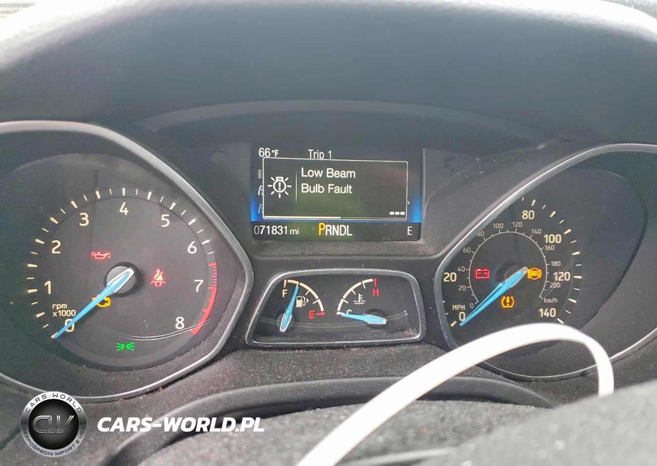 2017 Ford Focus Se VIN:1FADP3F23HL327595 - 9