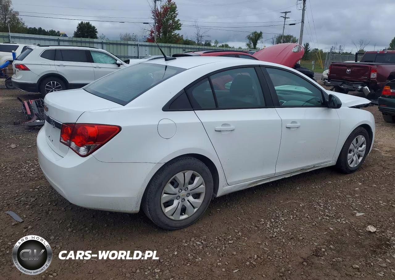 2013 Chevrolet Cruze Ls VIN:1G1PA5SG3D7109593 - 3