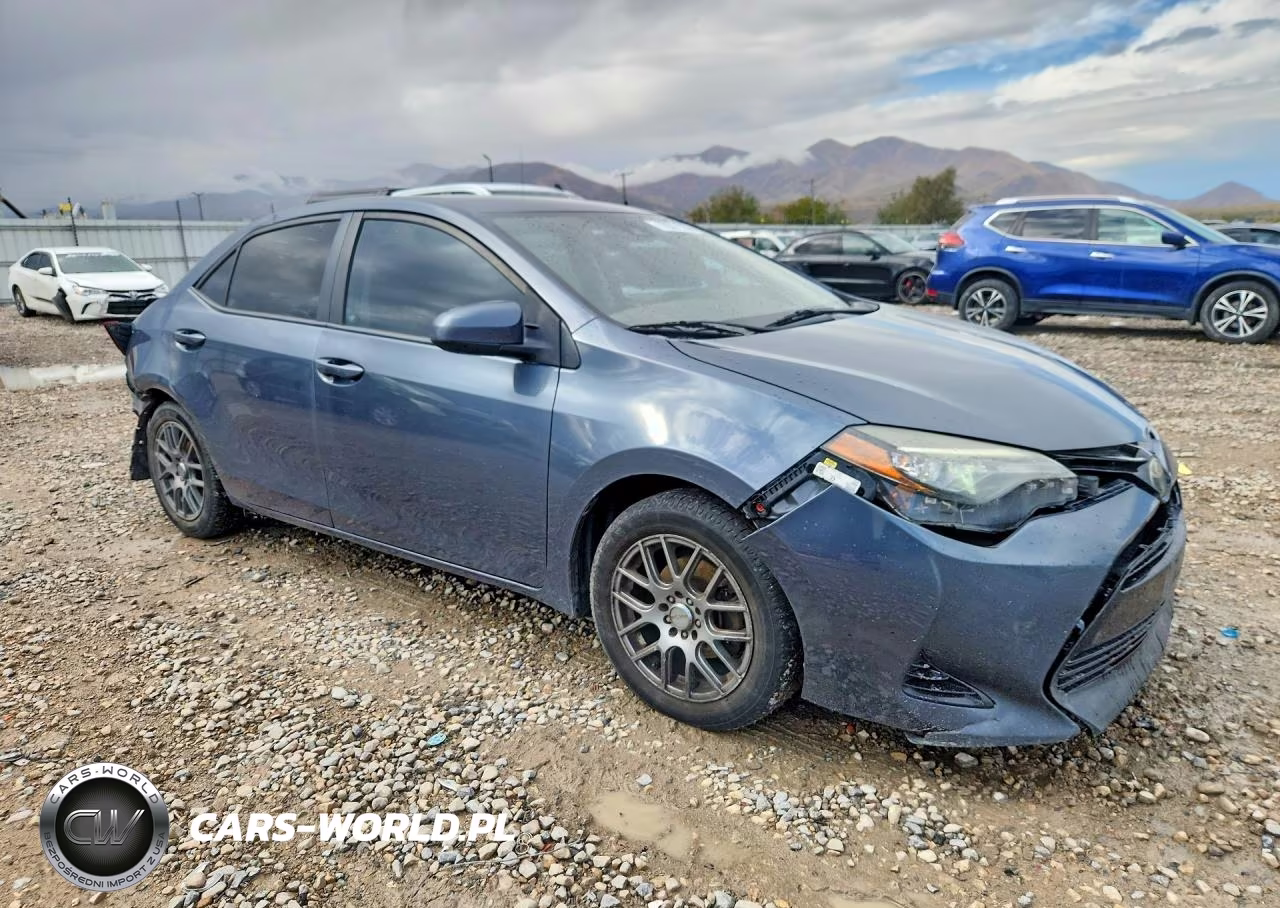 2017 Toyota Corolla Le VIN:5YFBURHE2HP643257 - 4
