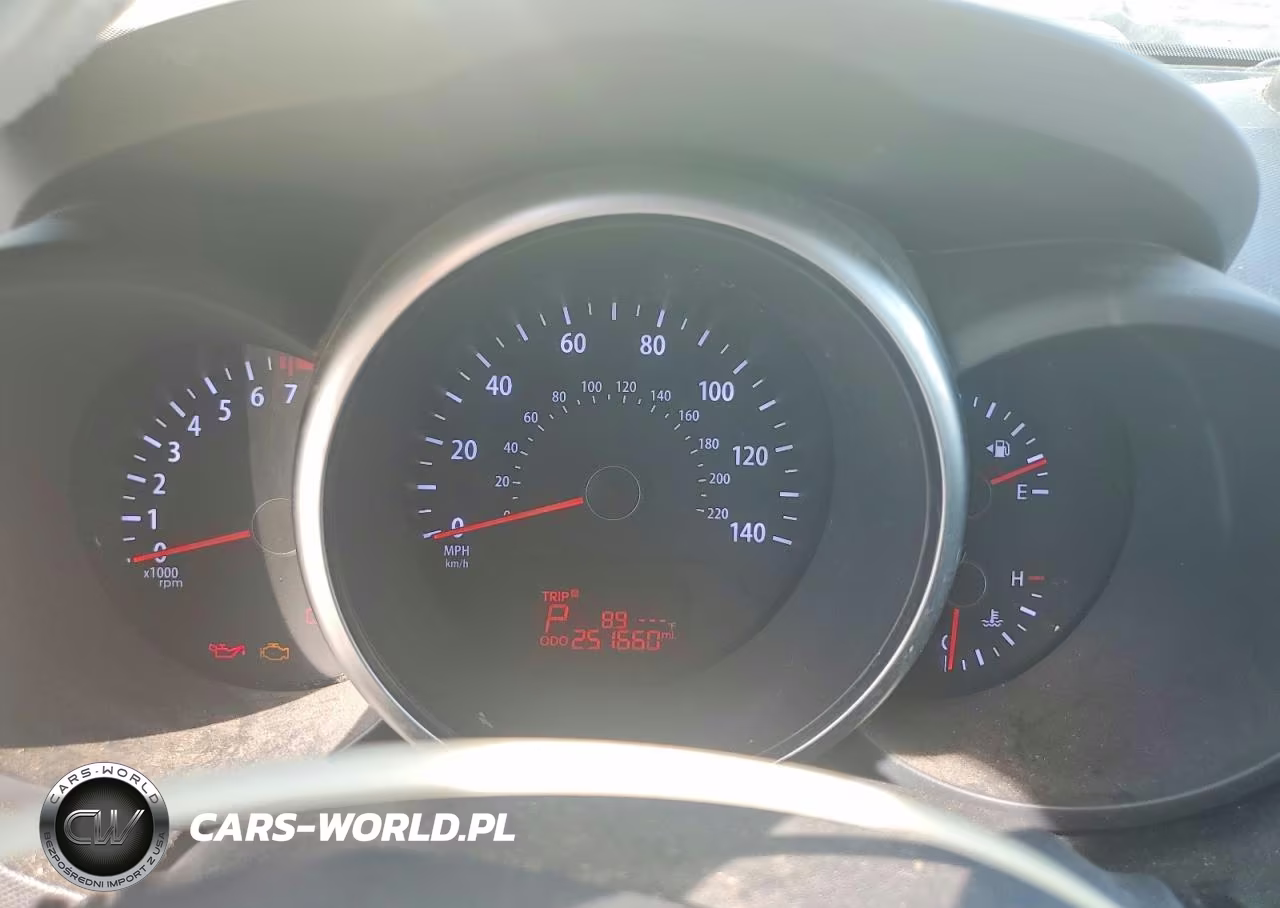 2013 Kia Soul + VIN:KNDJT2A6XD7591638 - 9