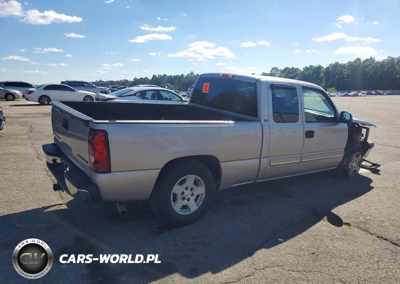 2005 Chevrolet Silverado C1500 VIN:2GCEC19V851142173 - 3