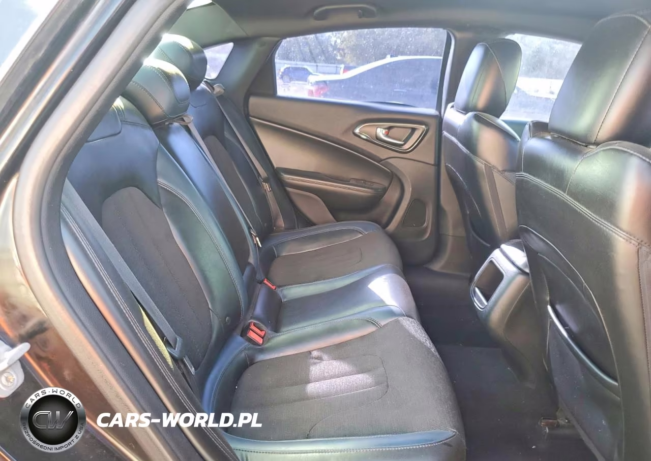 2015 Chrysler 200 S VIN:1C3CCCBG5FN514913 - 10