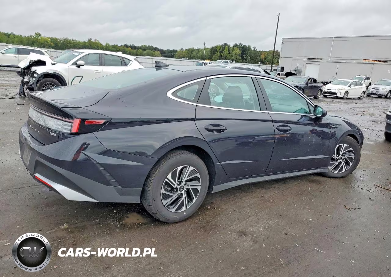 2026 Hyundai Sonata Hybrid Blue VIN:KMHL24JJXTA175355 - 3