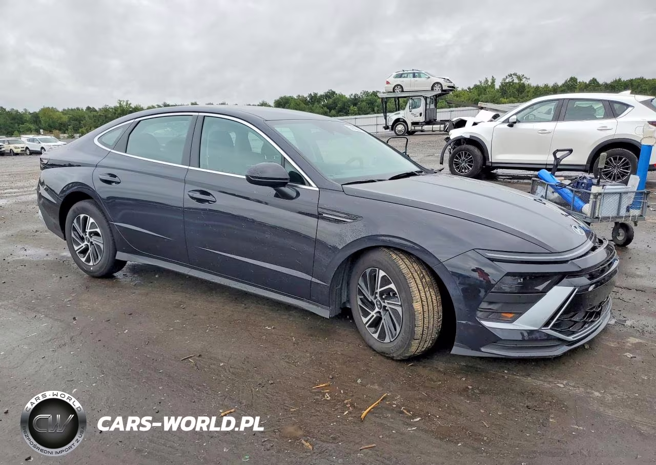 2026 Hyundai Sonata Hybrid Blue VIN:KMHL24JJXTA175355 - 4