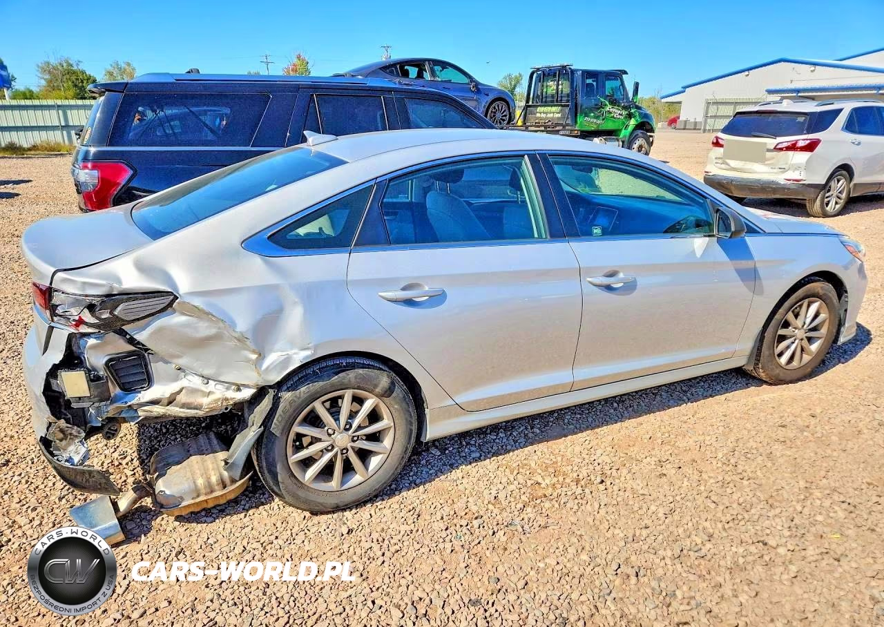 2018 Hyundai Sonata Se VIN:5NPE24AF8JH680924 - 3