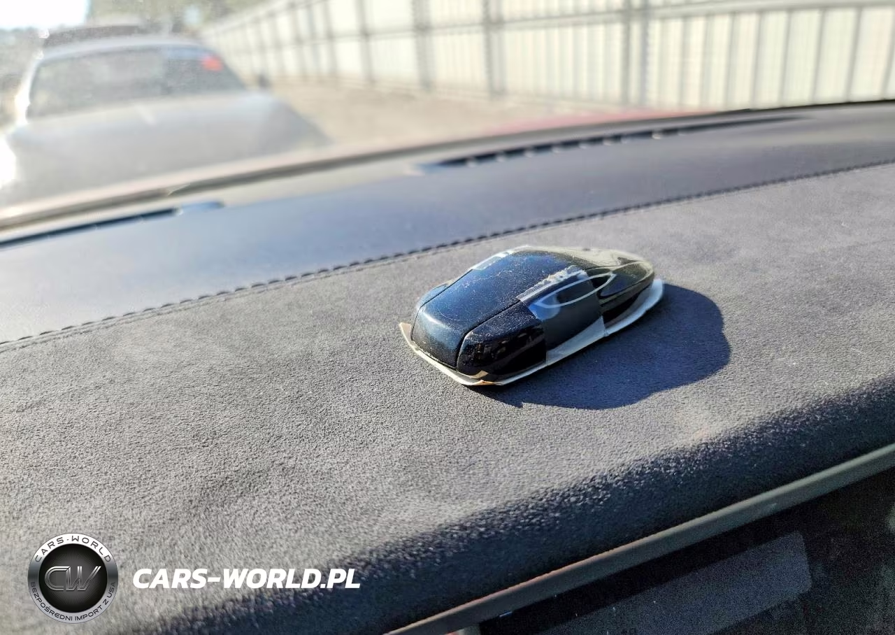 2015 Tesla Model S VIN:5YJSA1E4XFF113987 - 12