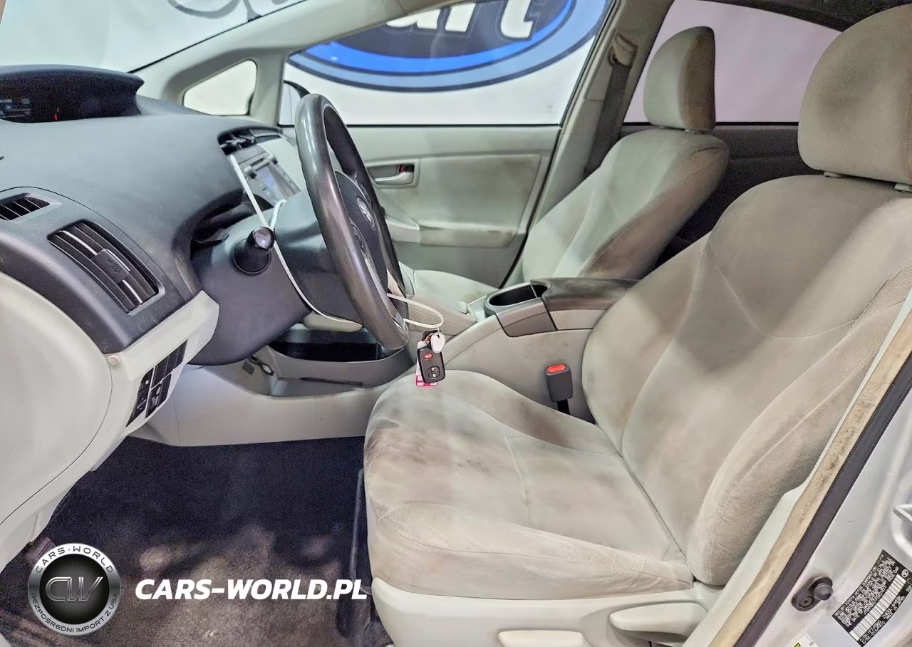 2015 Toyota Prius Two VIN:JTDKN3DU1F0427477 - 7