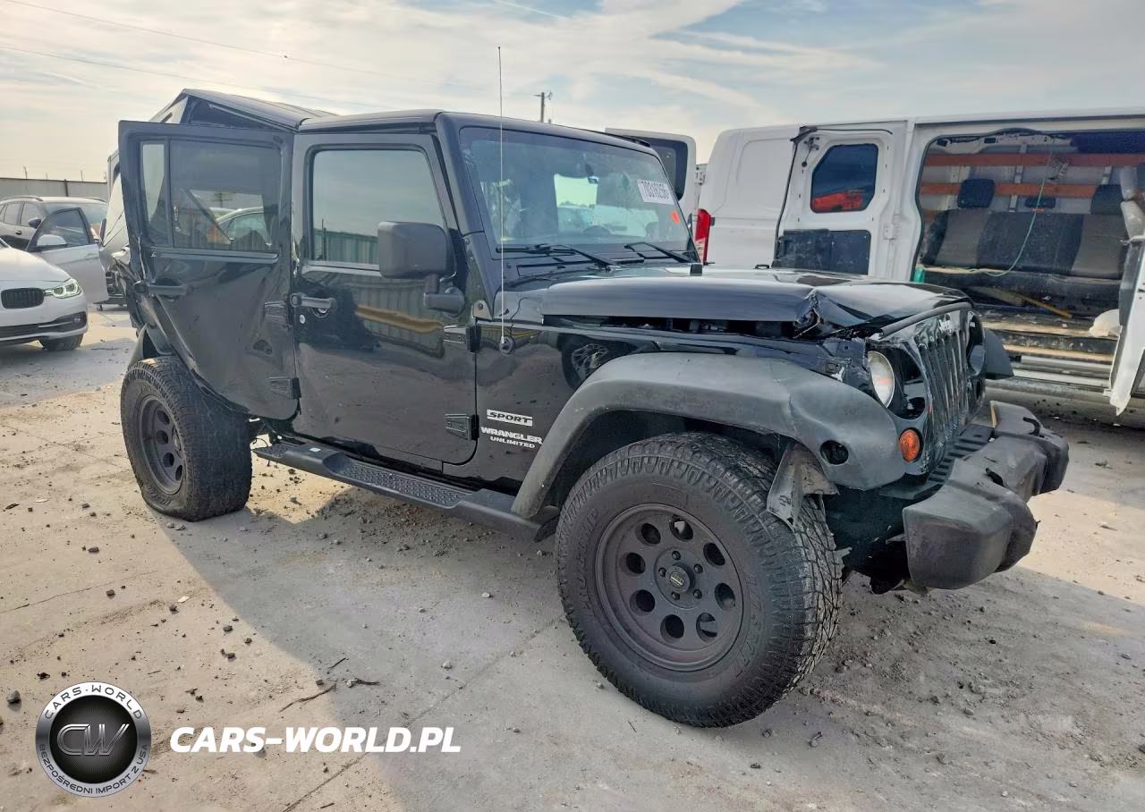 2013 Jeep Wrangler Unlimited Sport VIN:1C4BJWDG5DL621531 - 4