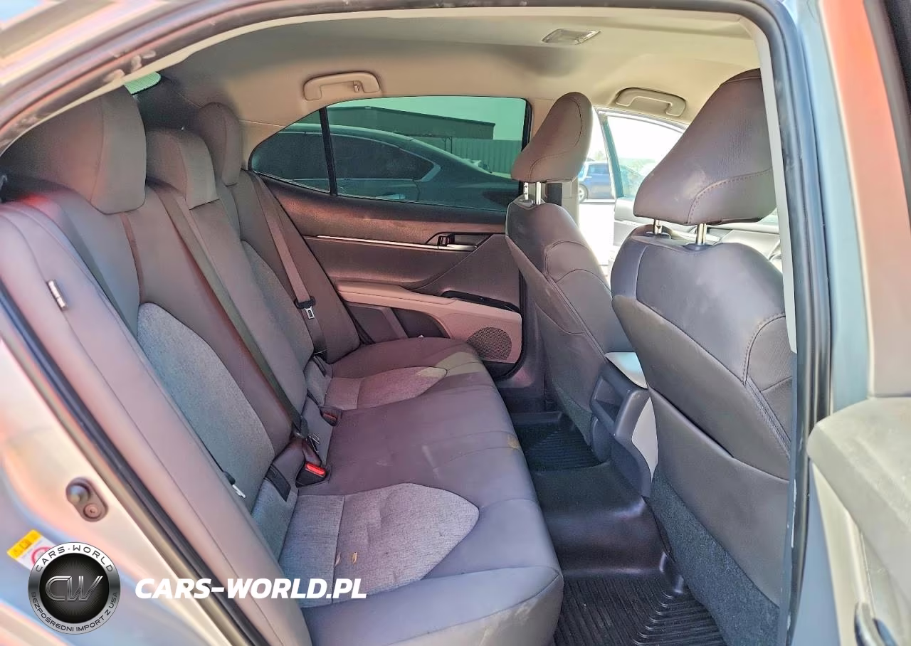 2018 Toyota Camry L VIN:4T1B11HK7JU650404 - 10