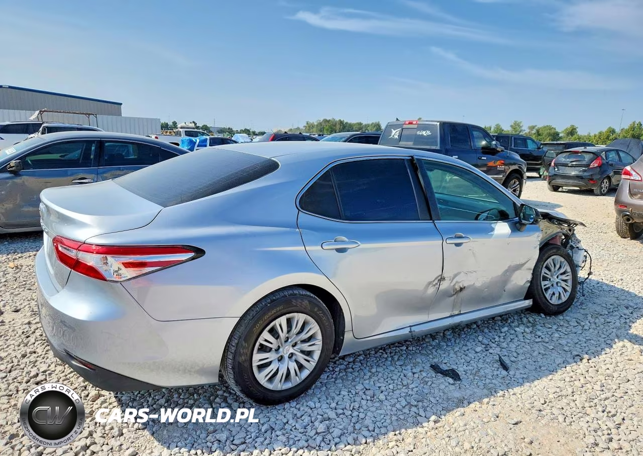 2018 Toyota Camry L VIN:4T1B11HK7JU650404 - 3