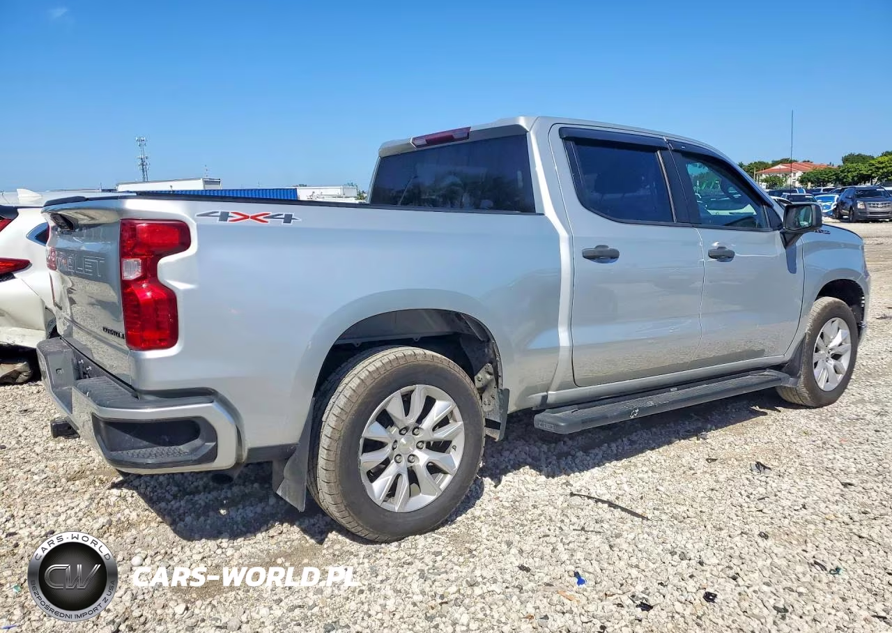 2022 Chevrolet Silverado K1500 Custom VIN:1GCPDBEK0NZ563805 - 3