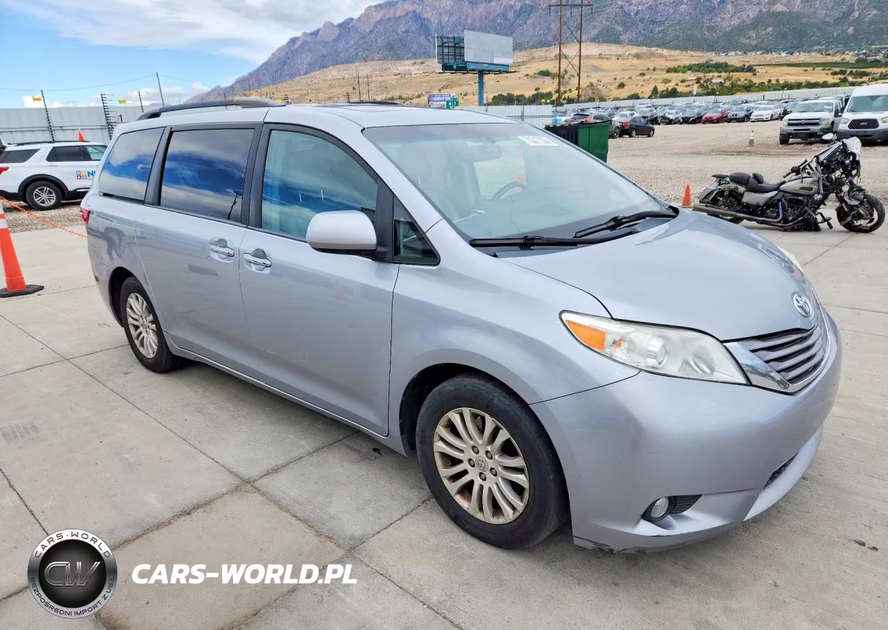 2016 Toyota Sienna Xle 8-Passenger VIN:5TDYK3DC2GS692742 - 4