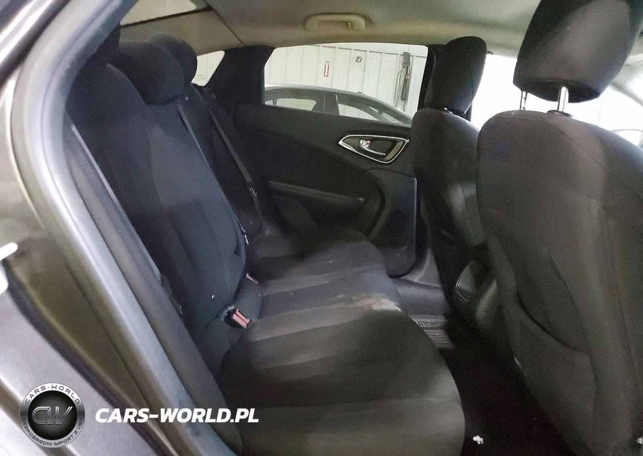 2015 Chrysler 200 Limited VIN:1C3CCCAB4FN657129 - 10