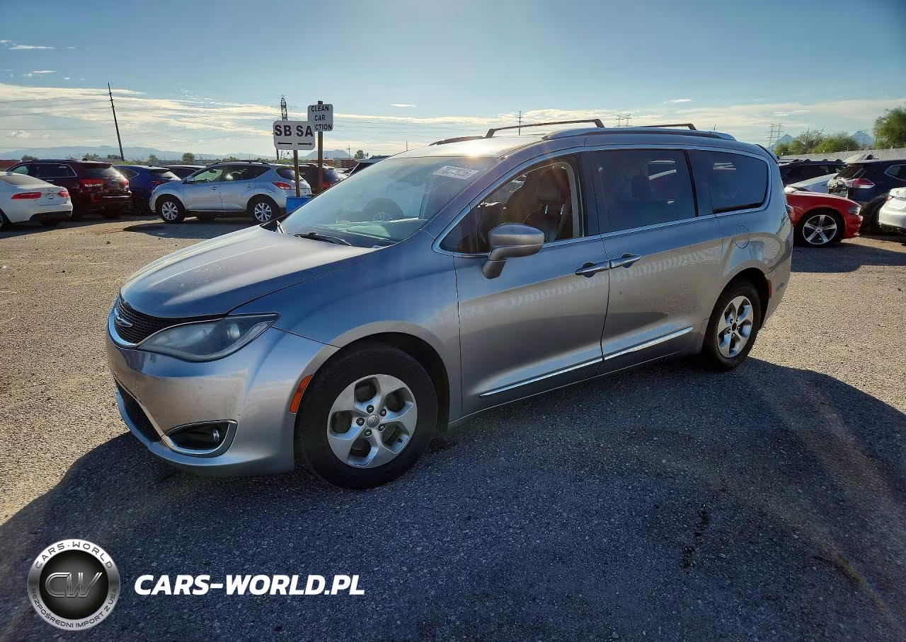 2017 Chrysler Pacifica Touring L Plus