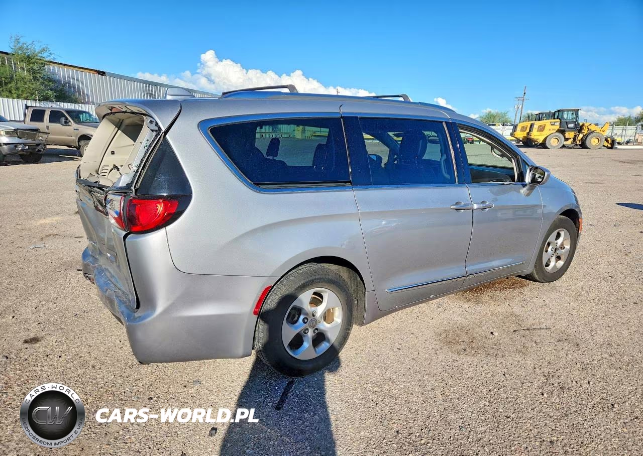 2017 Chrysler Pacifica Touring L Plus VIN:2C4RC1EG8HR636306 - 3