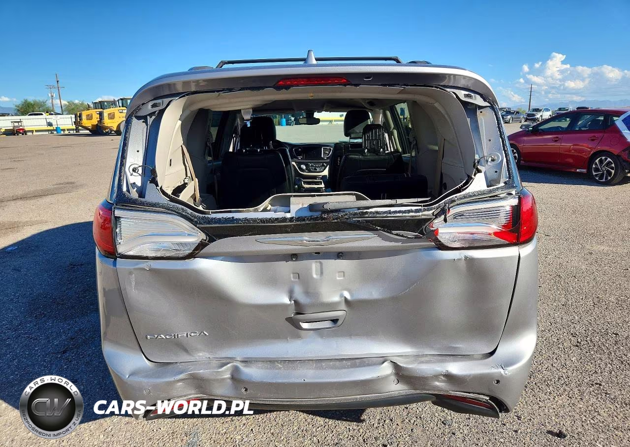 2017 Chrysler Pacifica Touring L Plus VIN:2C4RC1EG8HR636306 - 6