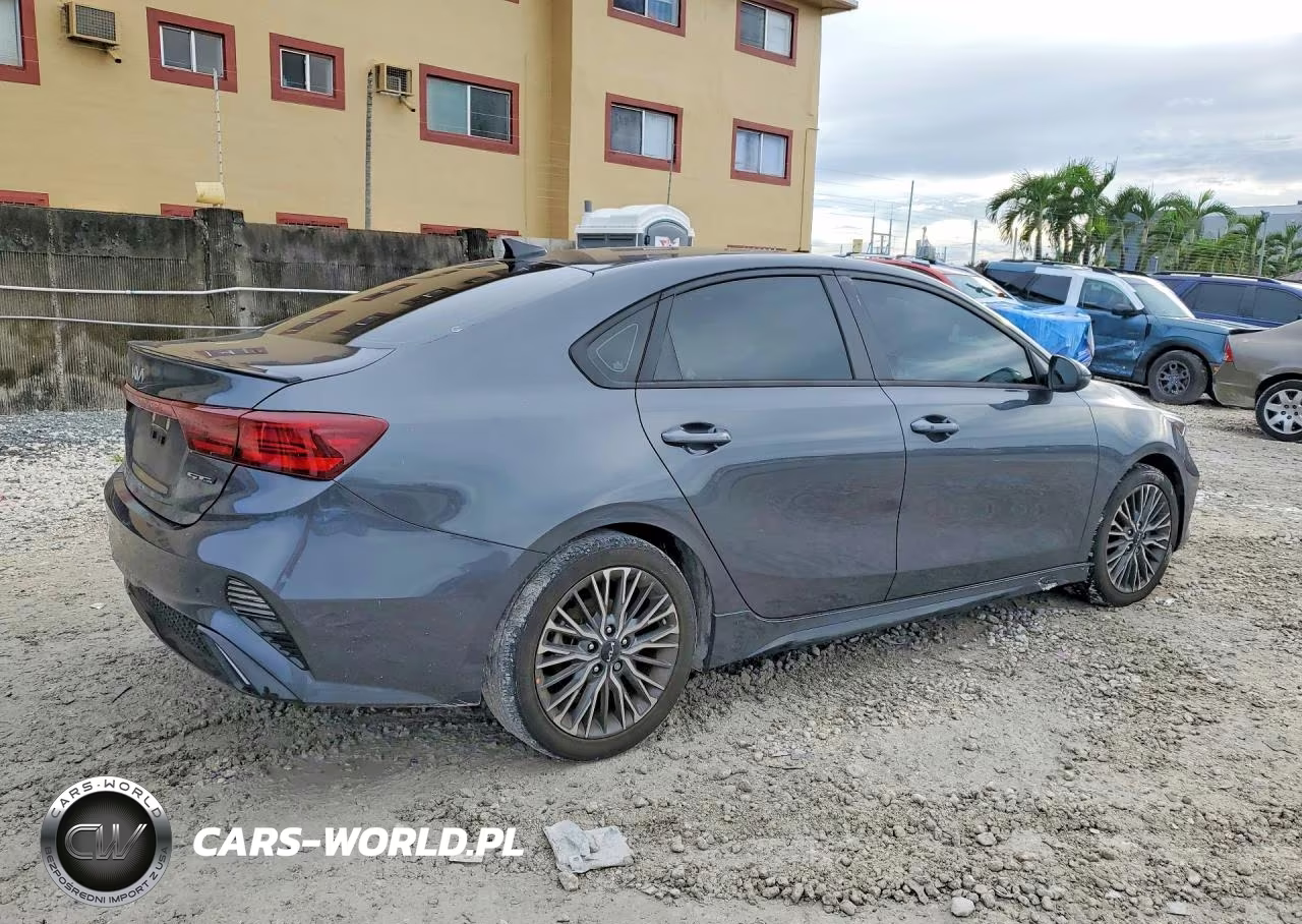 2023 Kia Forte Gt Line VIN:3KPF54AD8PE676654 - 3