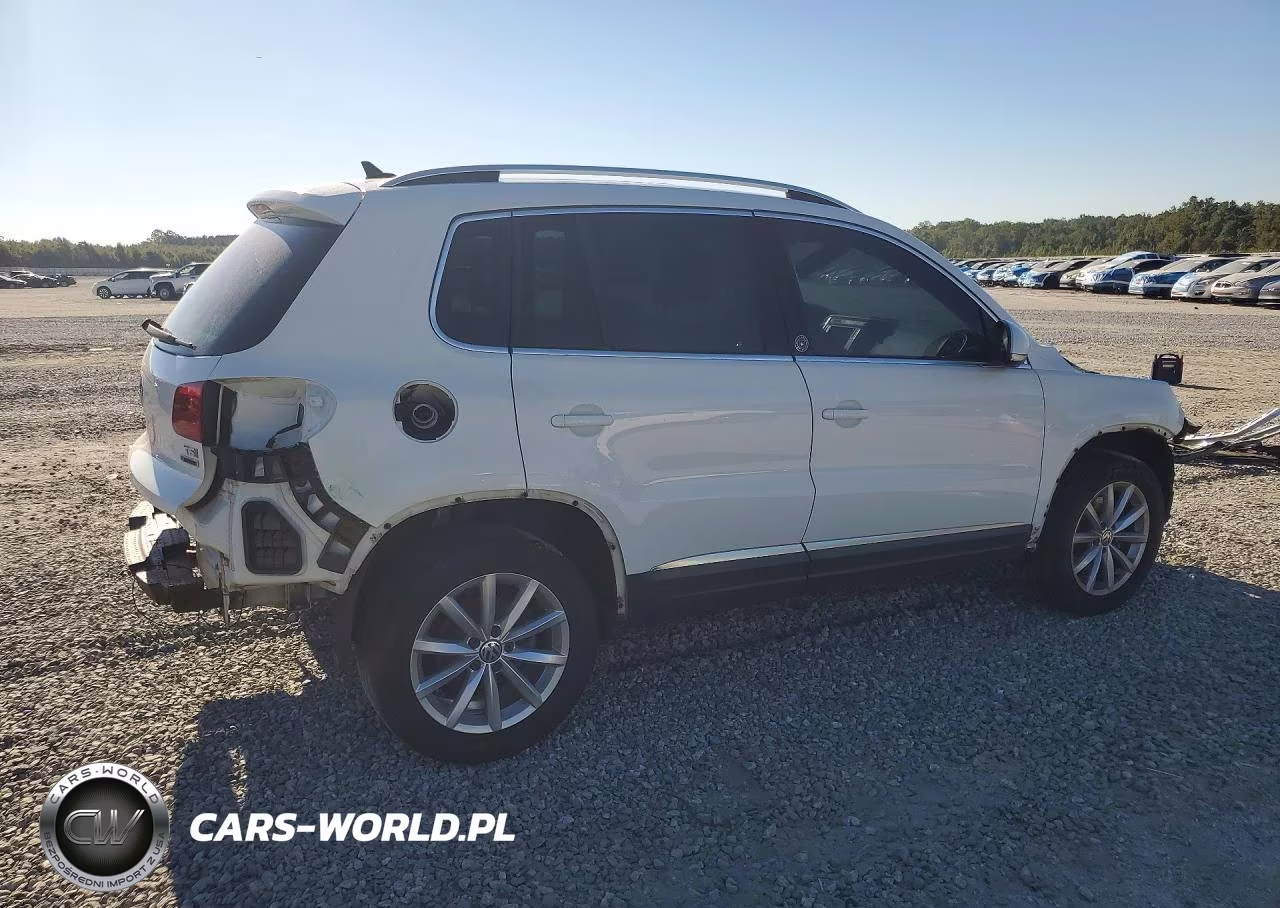 2017 Volkswagen Tiguan Wolfsburg VIN:WVGSV7AX0HK011882 - 3