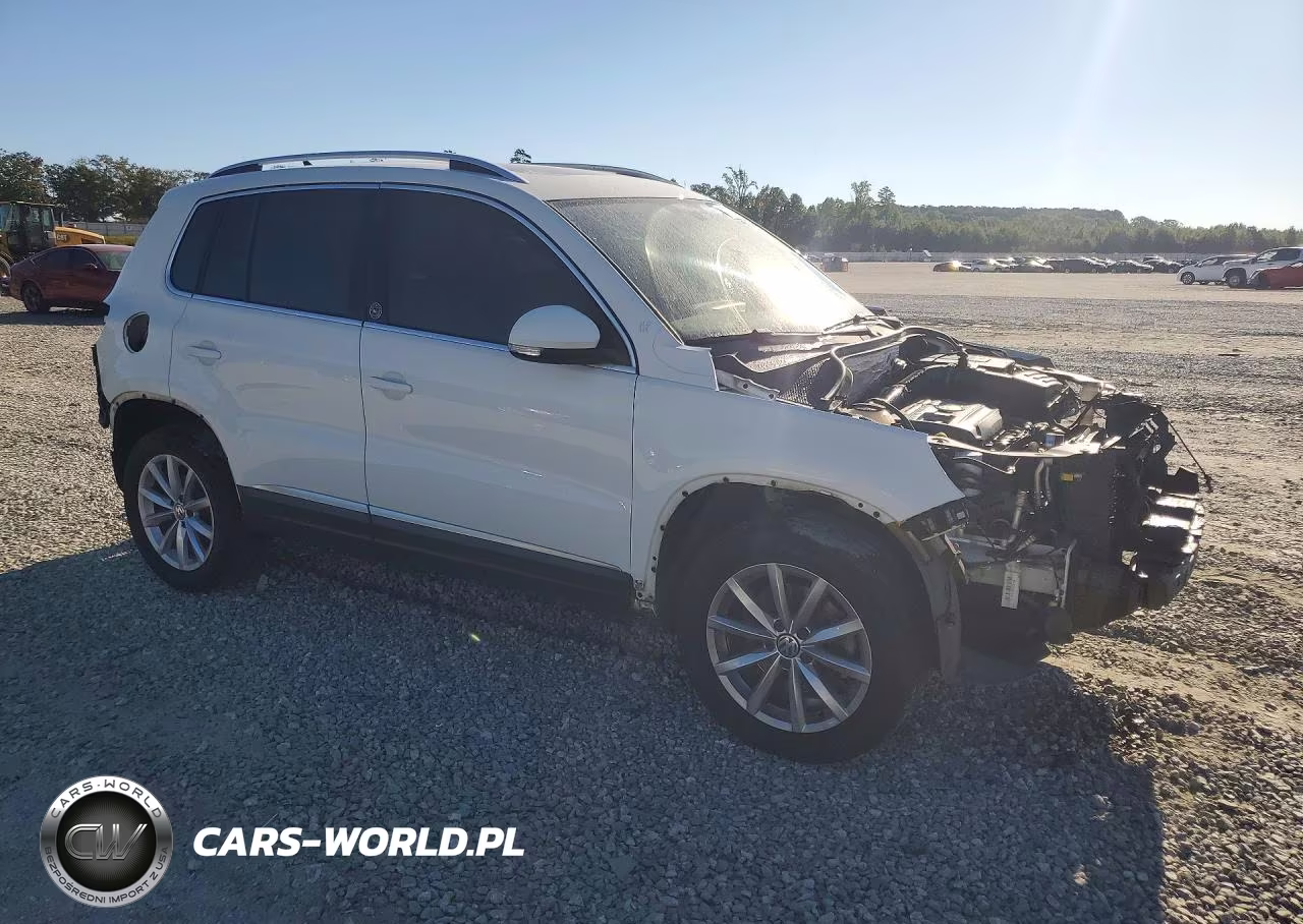 2017 Volkswagen Tiguan Wolfsburg VIN:WVGSV7AX0HK011882 - 4