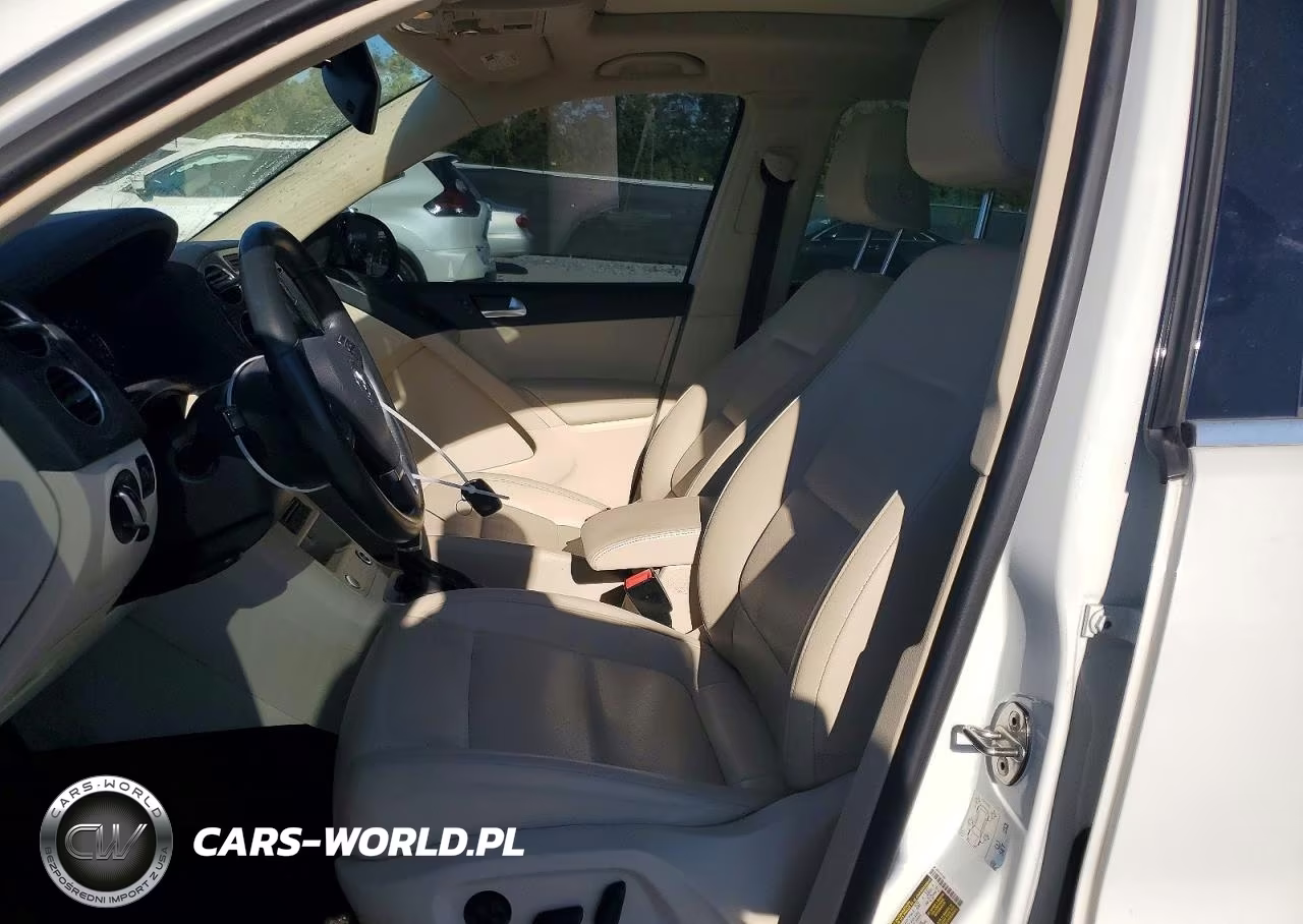 2017 Volkswagen Tiguan Wolfsburg VIN:WVGSV7AX0HK011882 - 7