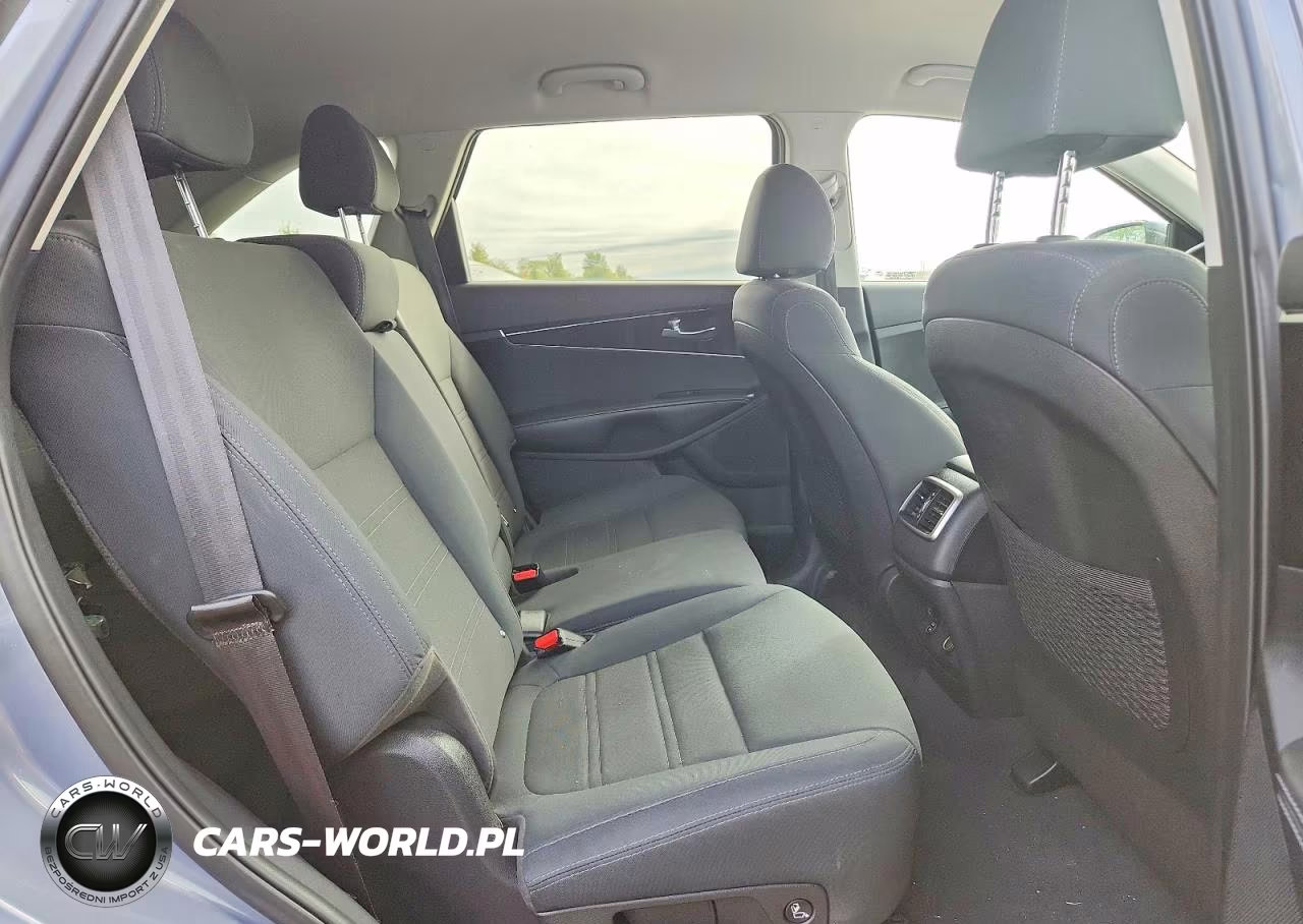 2020 Kia Sorento S VIN:5XYPGDA53LG684150 - 10