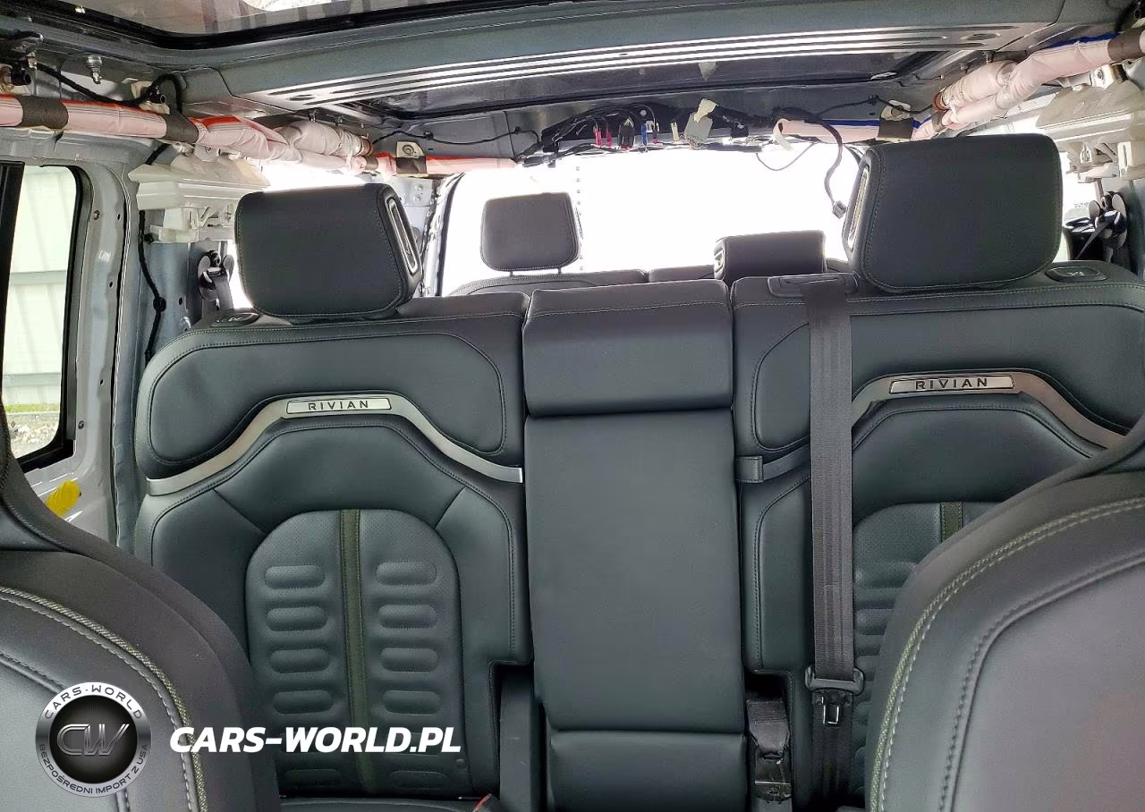 2023 Rivian R1S Adventure VIN:7PDSGABA2PN012494 - 10