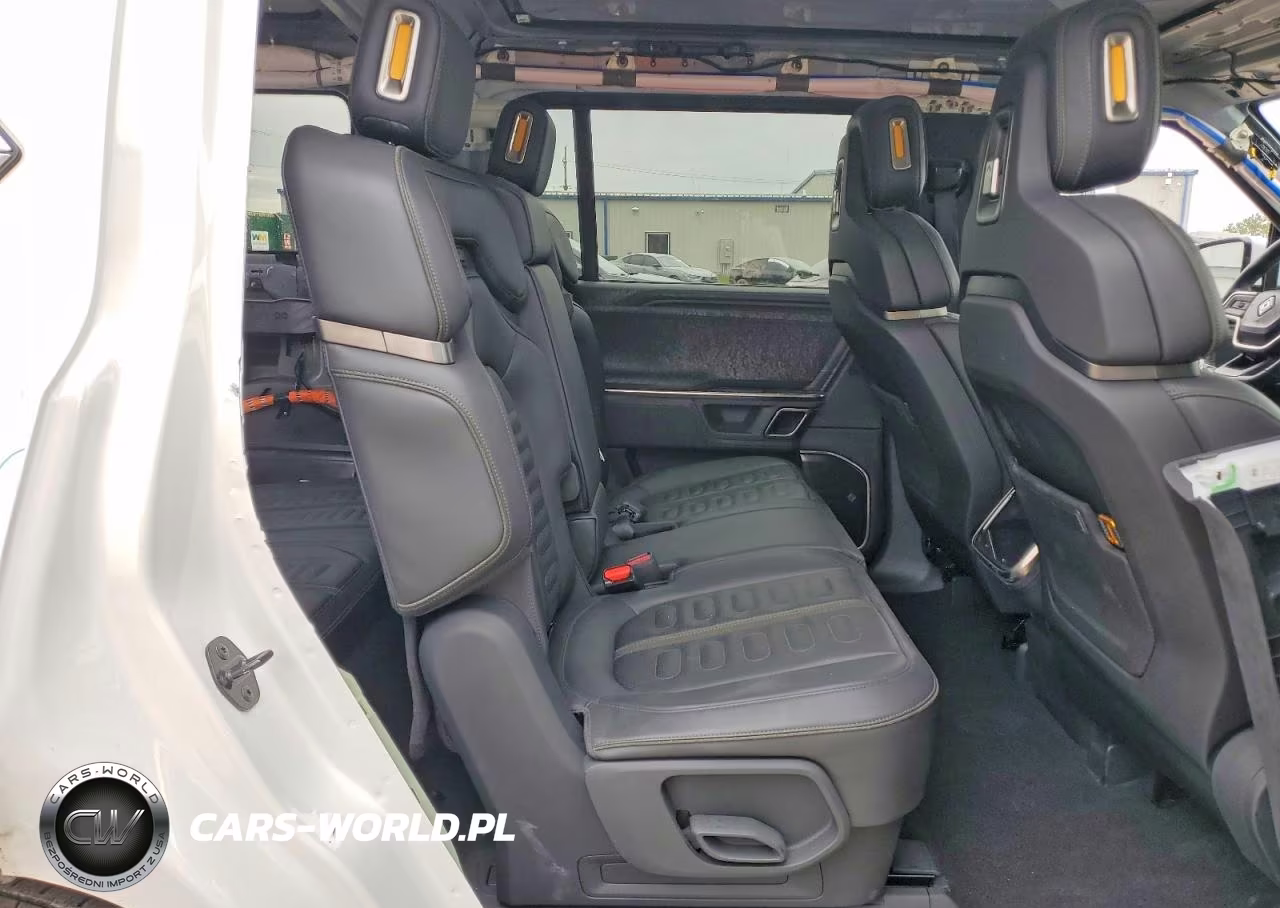2023 Rivian R1S Adventure VIN:7PDSGABA2PN012494 - 11