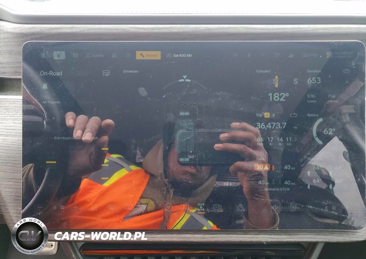 2023 Rivian R1S Adventure VIN:7PDSGABA2PN012494 - 9