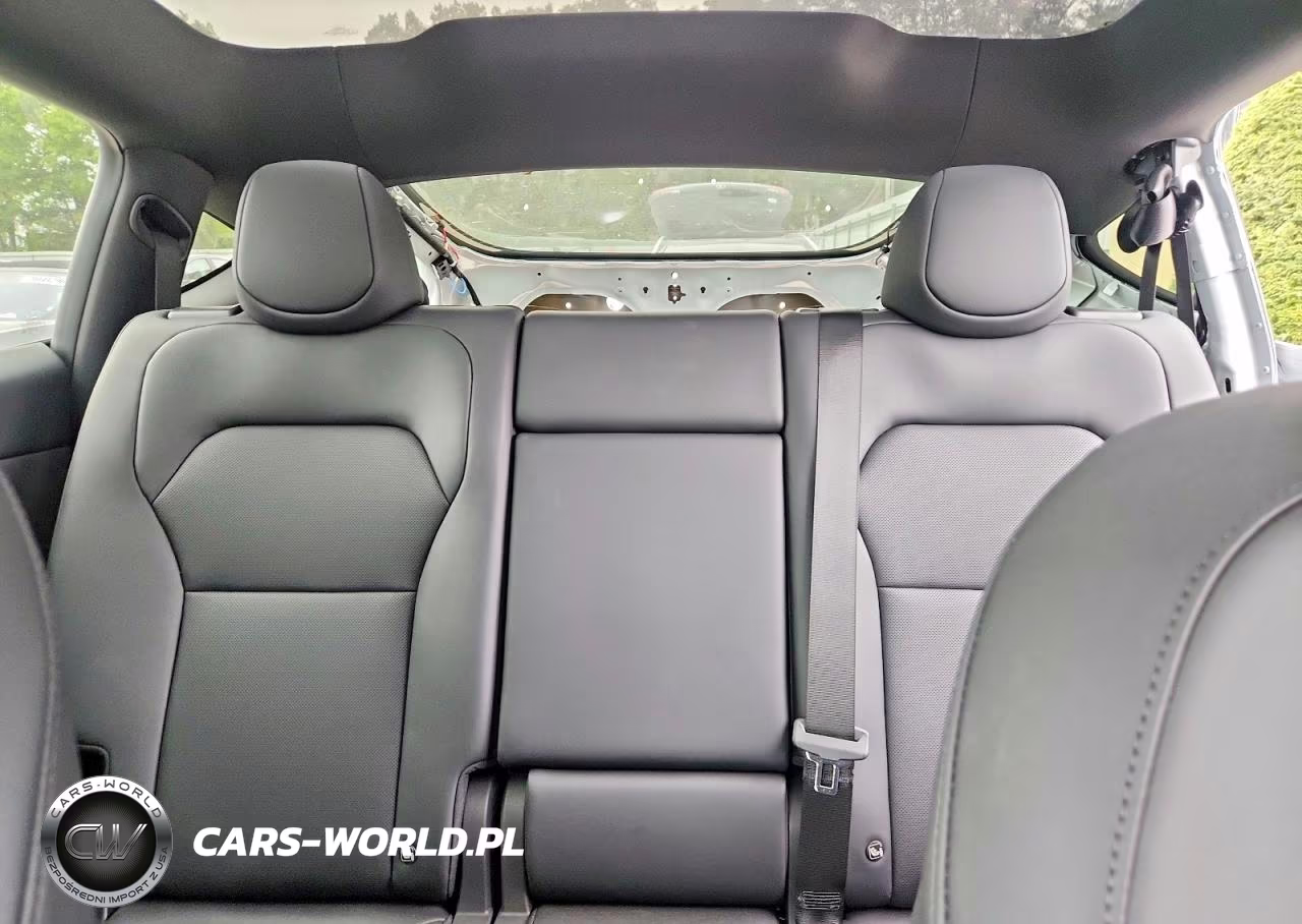 2026 Tesla Model Y VIN:7SAYGAEE8TF678304 - 10