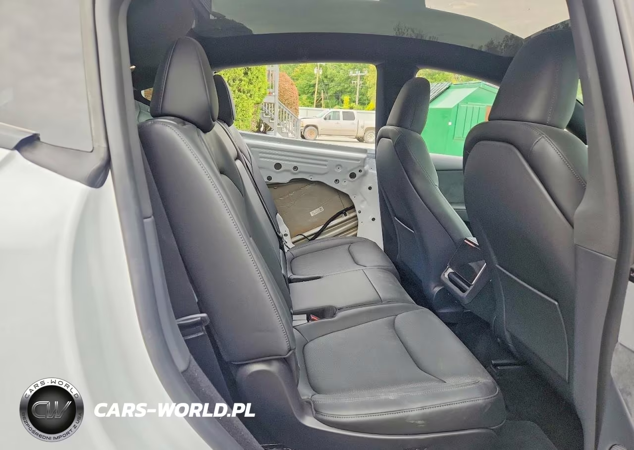 2026 Tesla Model Y VIN:7SAYGAEE8TF678304 - 11