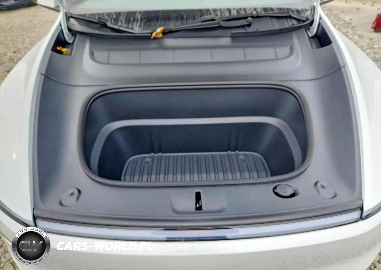 2026 Tesla Model Y VIN:7SAYGAEE8TF678304 - 12