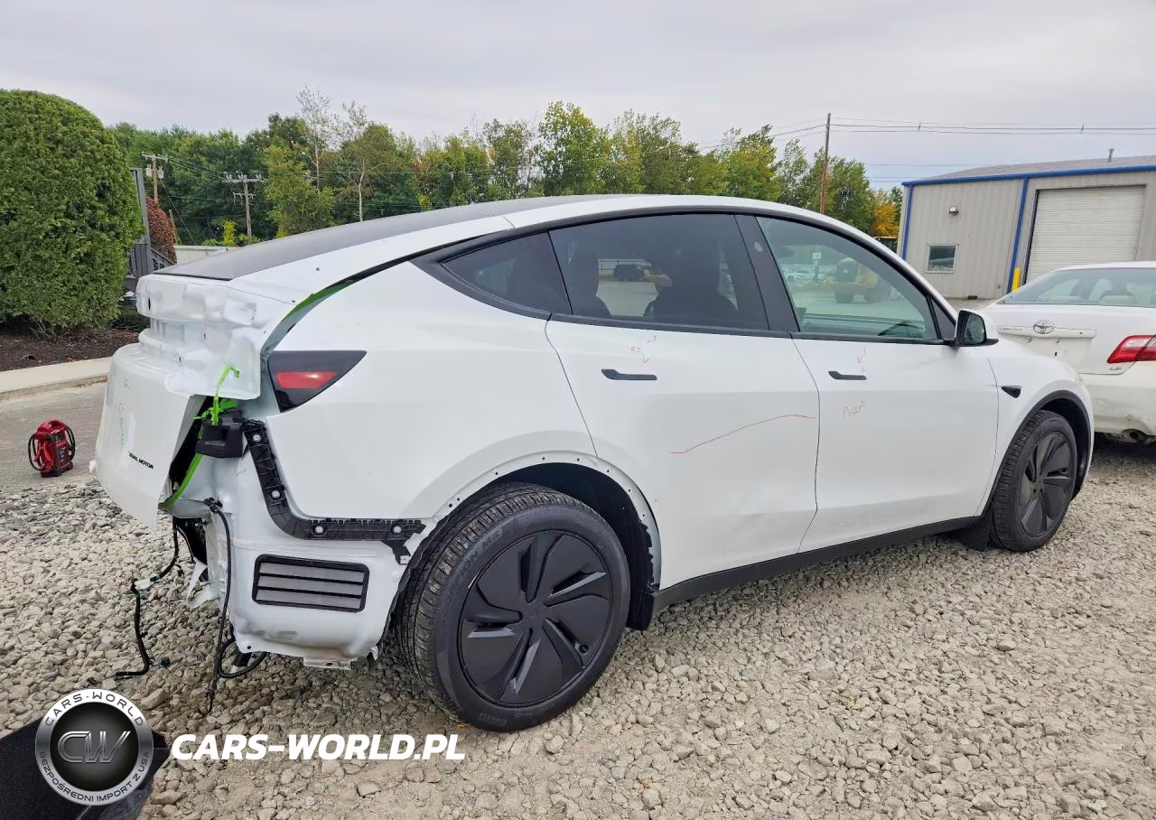 2026 Tesla Model Y VIN:7SAYGAEE8TF678304 - 3
