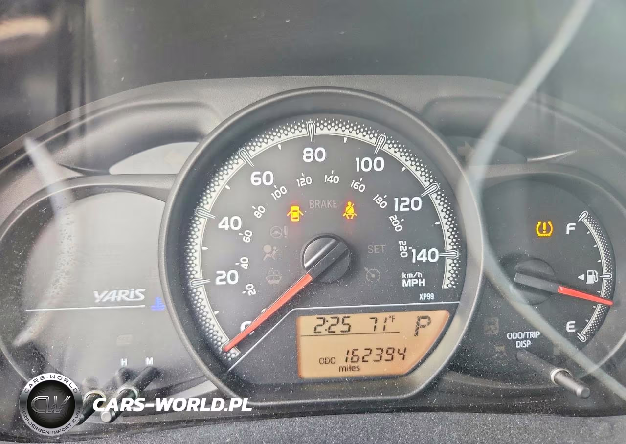 2015 Toyota Yaris 5-Door L VIN:VNKKTUD32FA041719 - 9