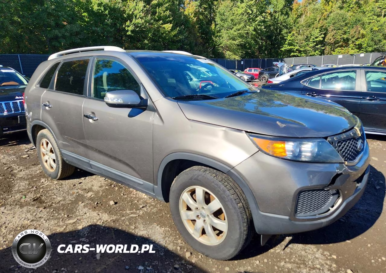2013 Kia Sorento Lx VIN:5XYKT4A22DG323165 - 4