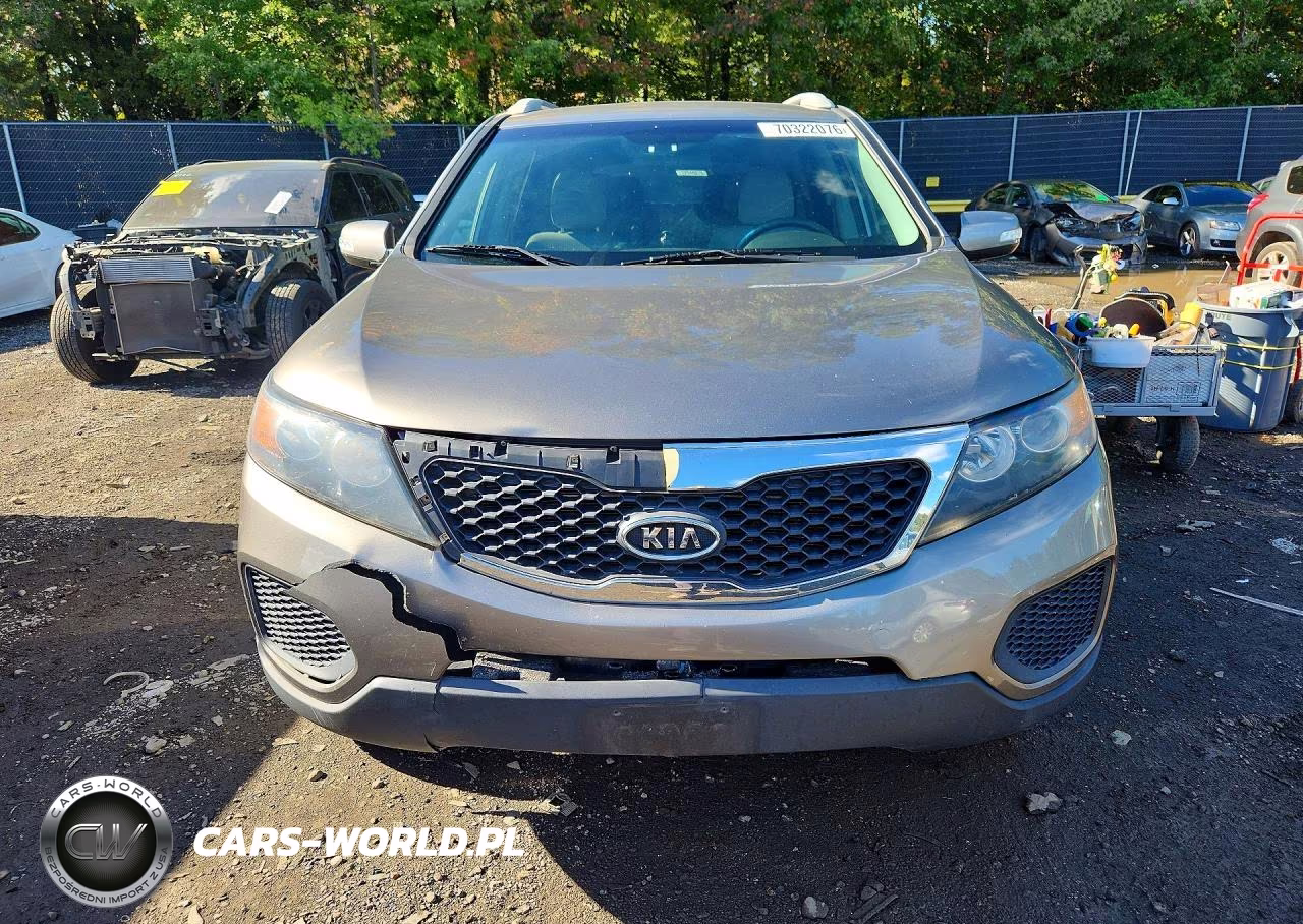 2013 Kia Sorento Lx VIN:5XYKT4A22DG323165 - 5