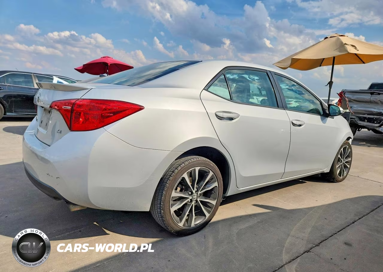 2017 Toyota Corolla Se VIN:2T1BURHE5HC882141 - 3