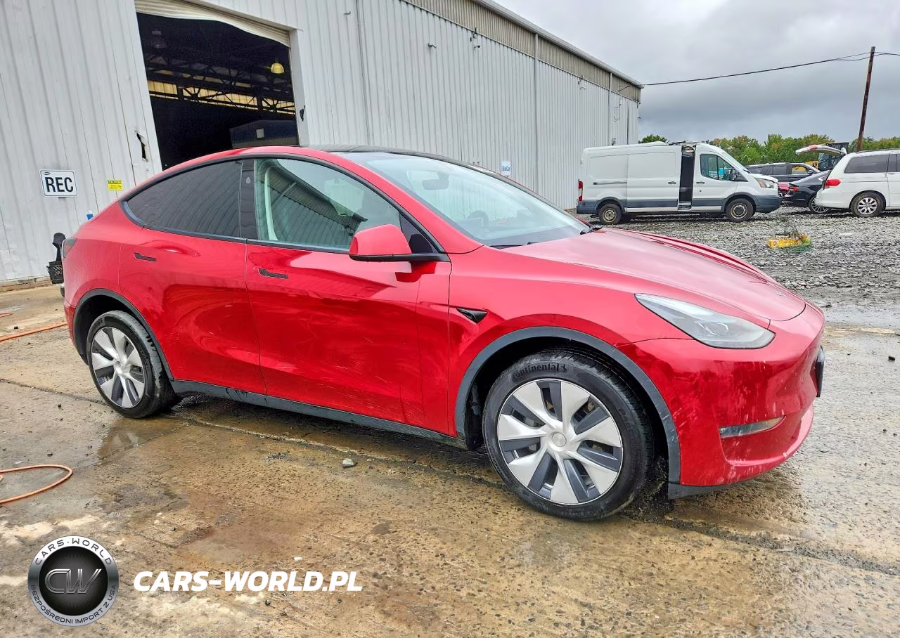 2023 Tesla Model Y VIN:7SAYGDEE0PF867486 - 4