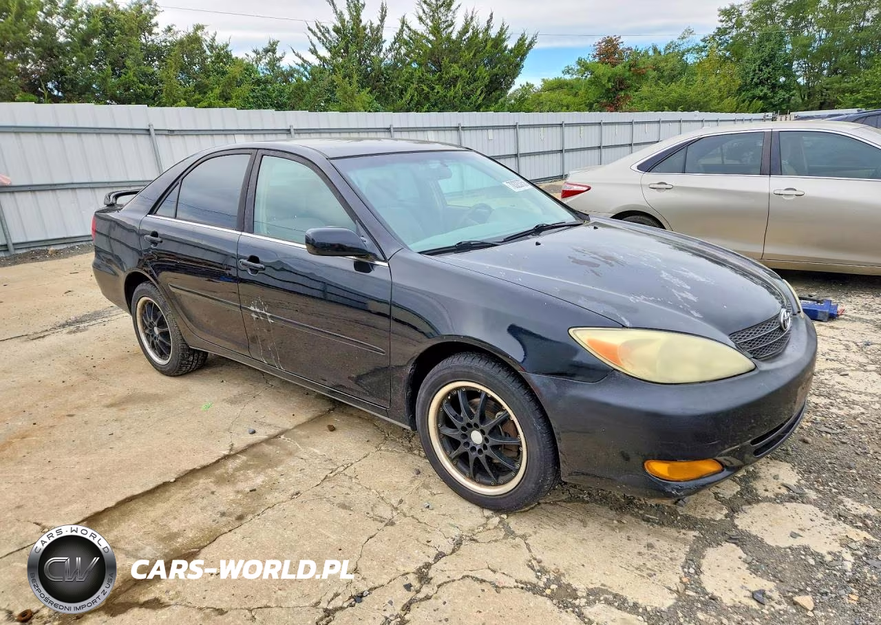 2004 Toyota Camry Le VIN:JTDBE32K740269788 - 4